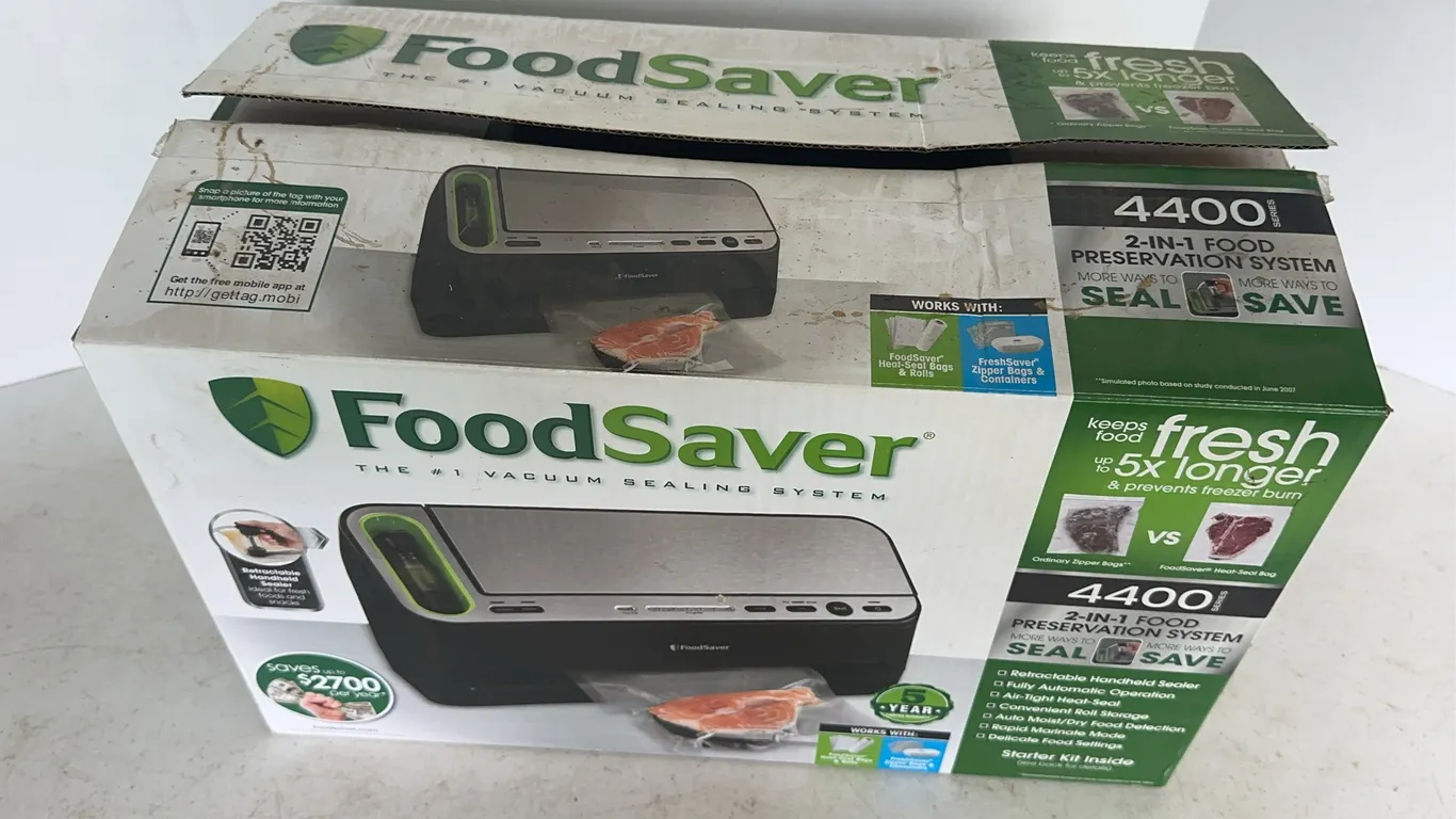 FoodSaver 4400 Series 2-in-1 Food Preservation System