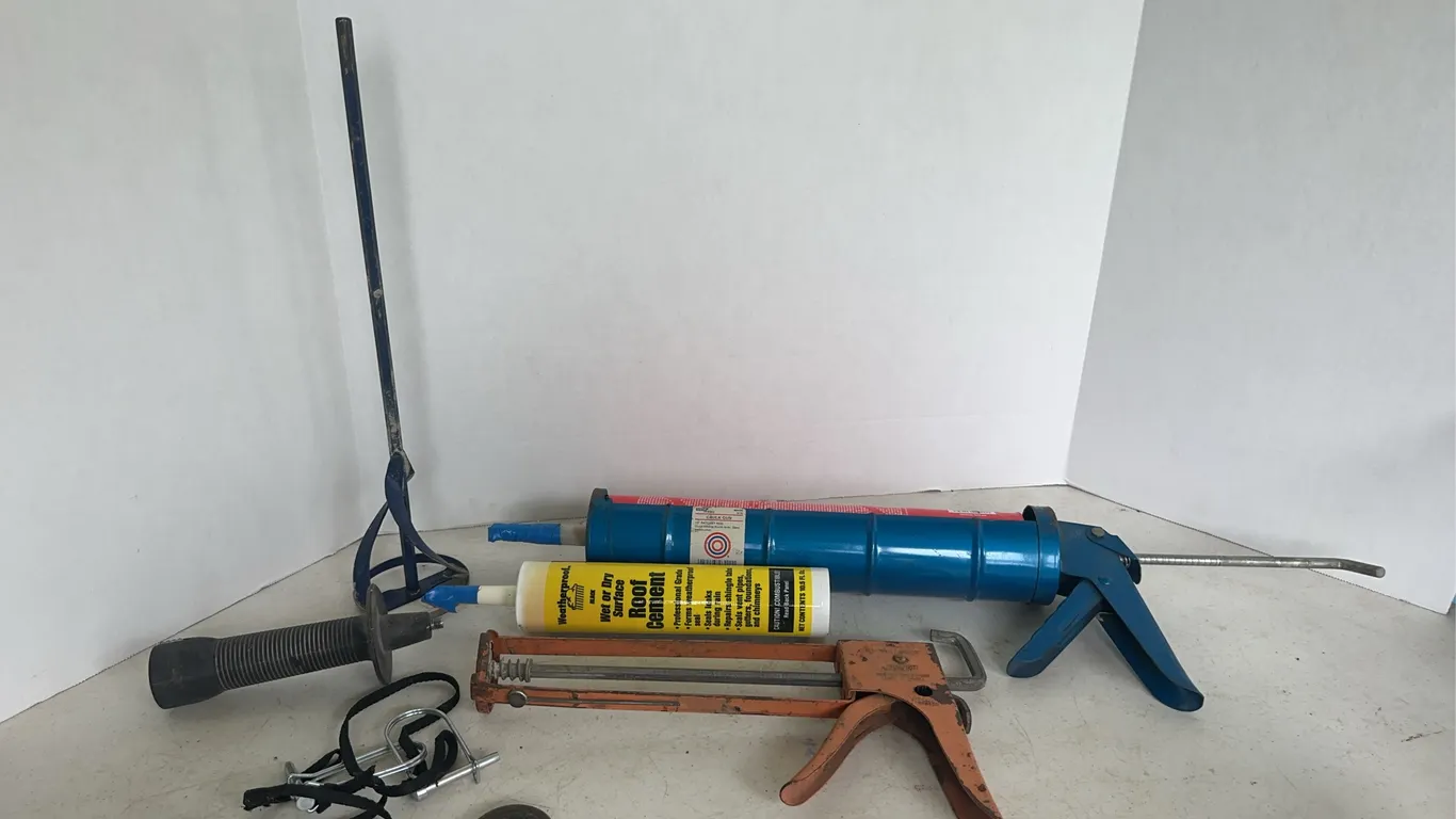 Assorted Caulking Guns Hyde 46420 Newborn Model 111 Roof Cement