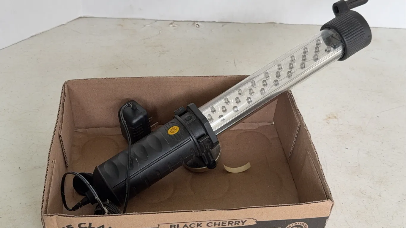 Craftsman Model 73904 Rechargeable Handheld LED Work Light With Charger