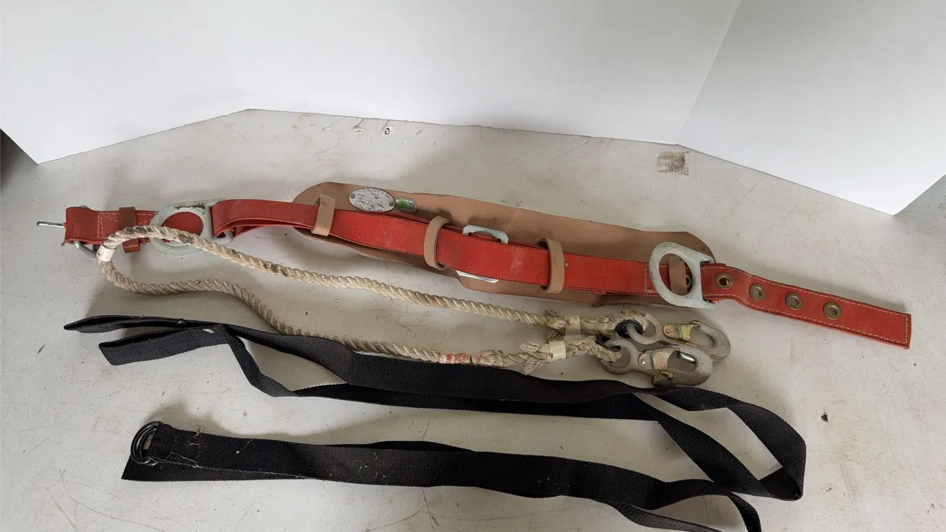 Klein Tools Lineman Climbing Belt and Rope Safety Lanyard Set