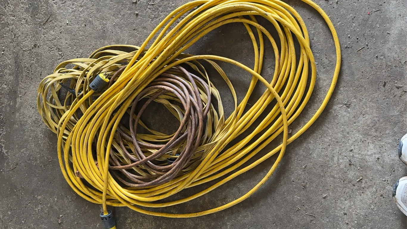 Heavy Duty Outdoor Extension Cords and Three Way Power Splitter Lot