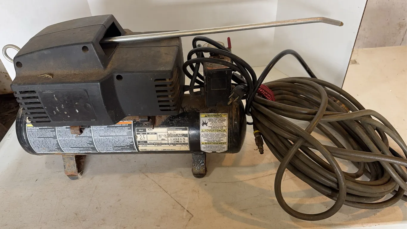 Senco AccuSet 1 HP 2.5 Gallon Oil-Less Workshop Air Compressor PC2051