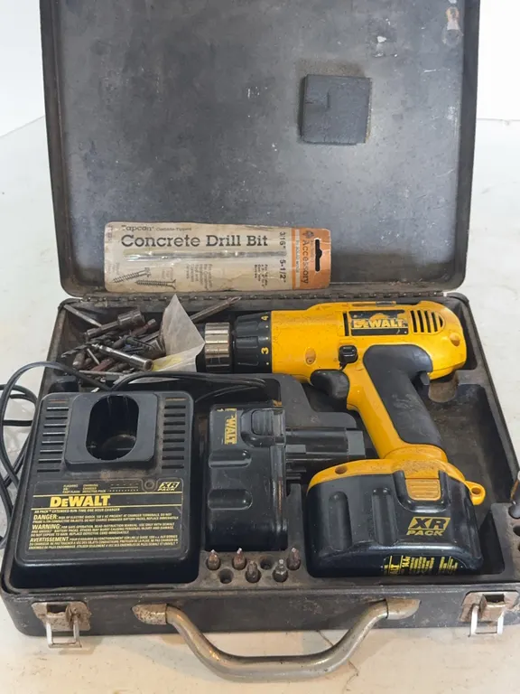 DeWalt DW991 14.4V Cordless Drill Driver Kit Charger Battery Case