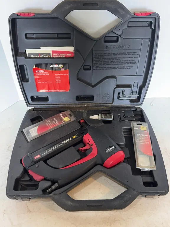 AccuSet by Senco A125BN 18 Gauge Pneumatic Brad Nailer Kit with Case