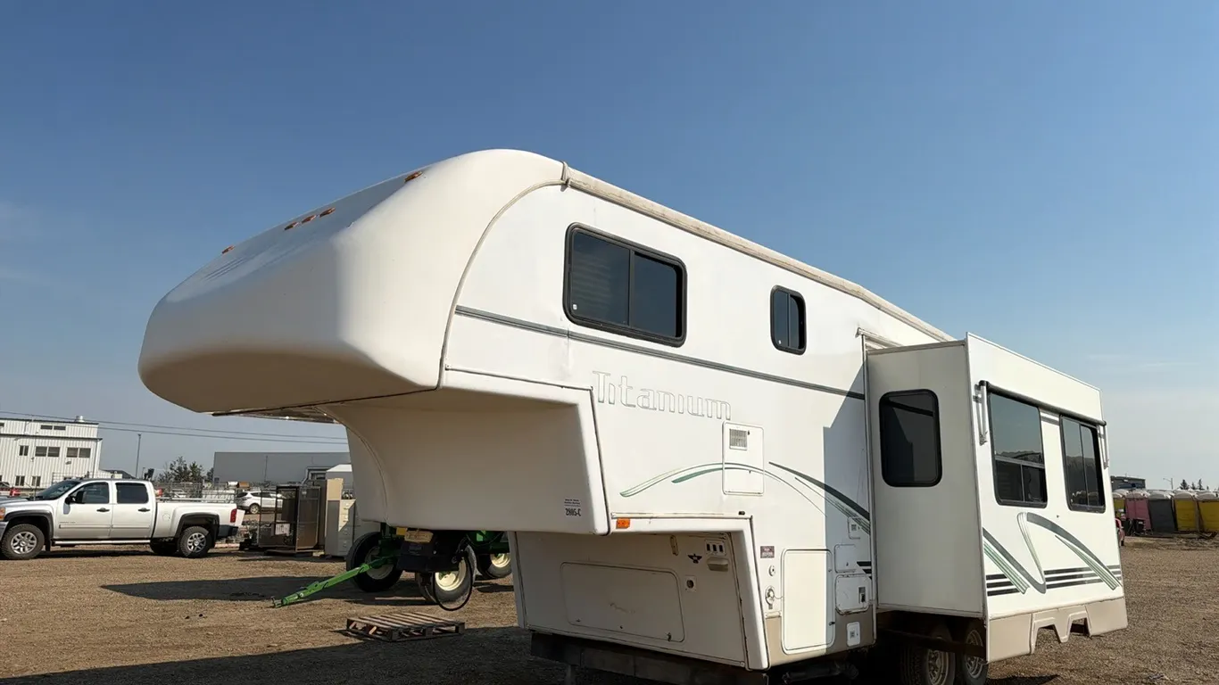 2003 GLENDALE T/A 26' TITANIUM FIFTH WHEEL TRAILER - s/n 2GRFW26T83S036727