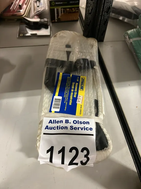 NEW/UNUSED 2"X30' RECOVERY TOW STRAP