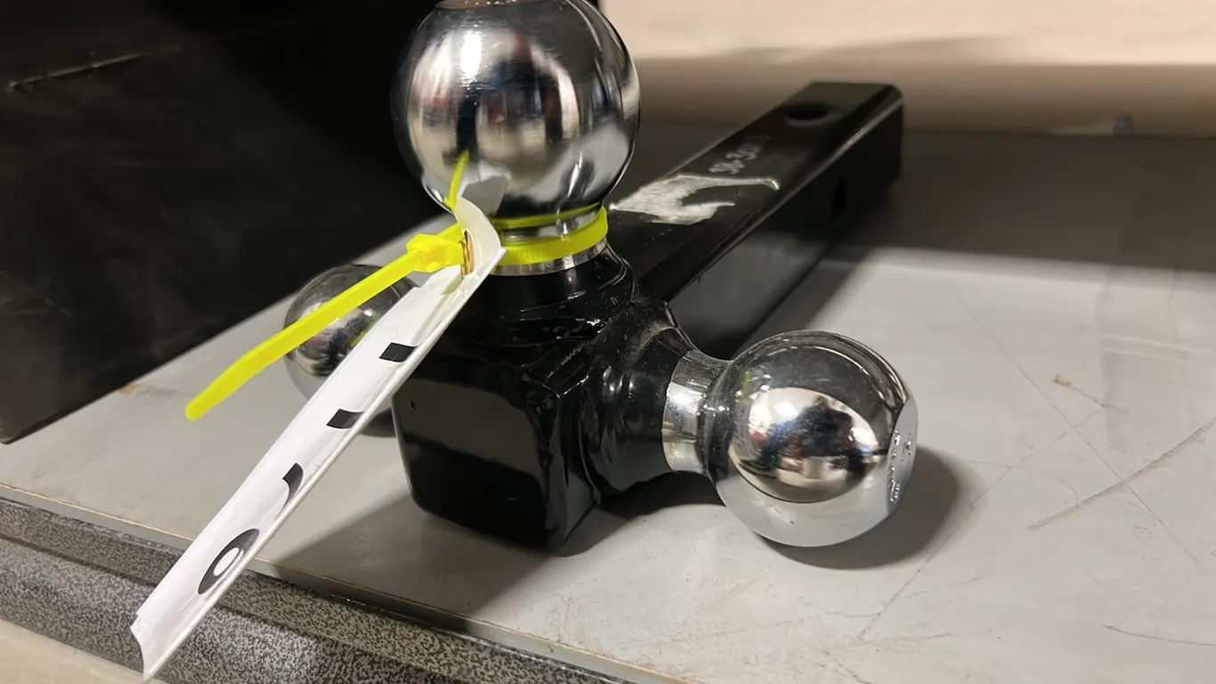 NEW/UNUSED 3 WAY BALL HITCH ON 2" SHAFT