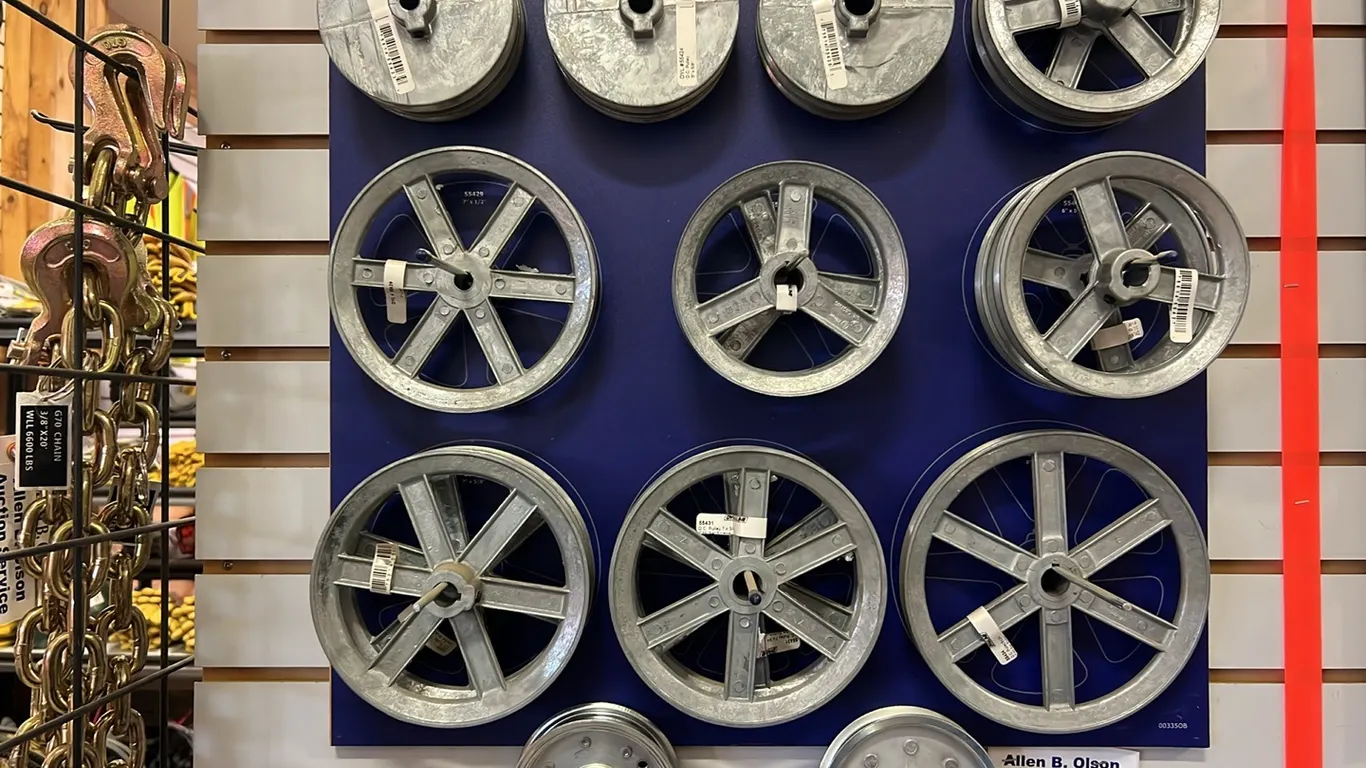 NEW/UNUSED DYNALINE DISPLAY RACK