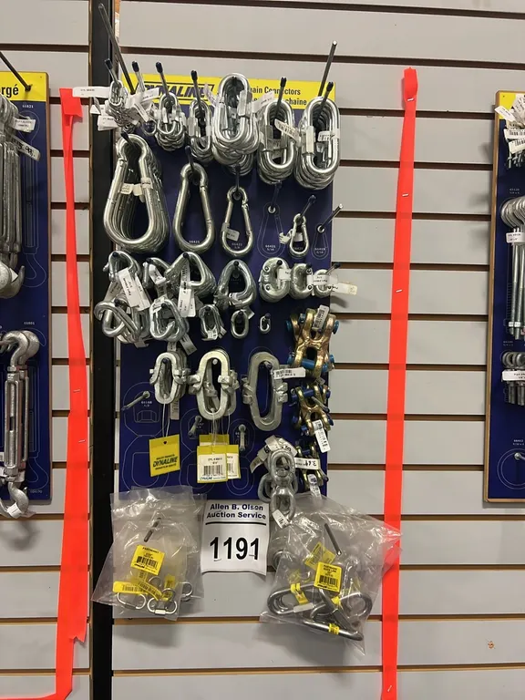 NEW/UNUSED DYNALINE DISPLAY RACK