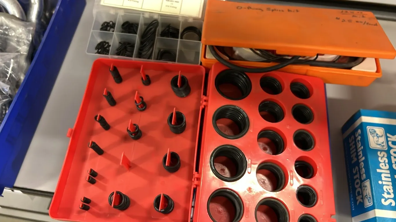 2 TRAYS - NEW/UNUSED LRG AMOUNT OF O-RINGS, QUAD RINGS & O - RING SPLICING KIT