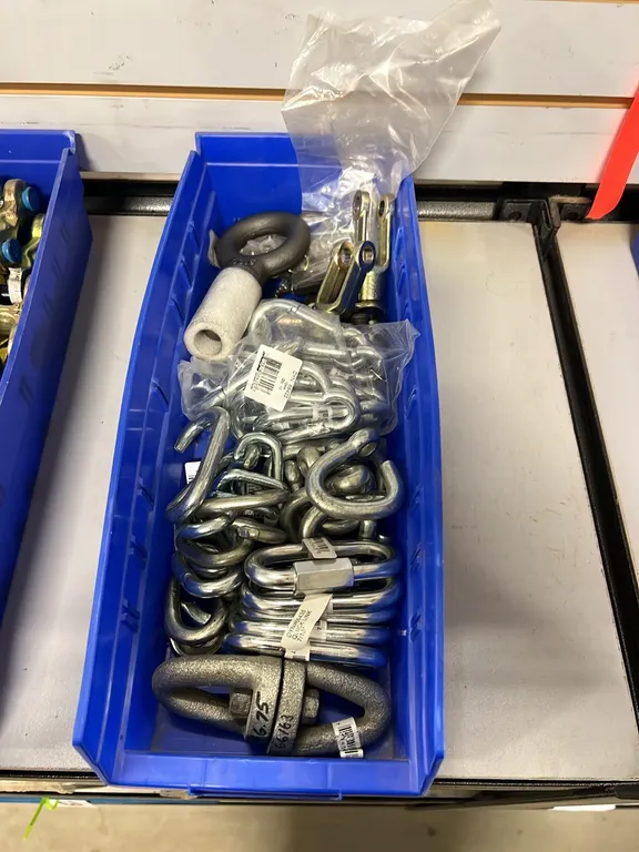NEW/UNUSED TRAY OF ASSORT CHAIN CONNECTORS, EYELET, CLEVIS LINK & MORE