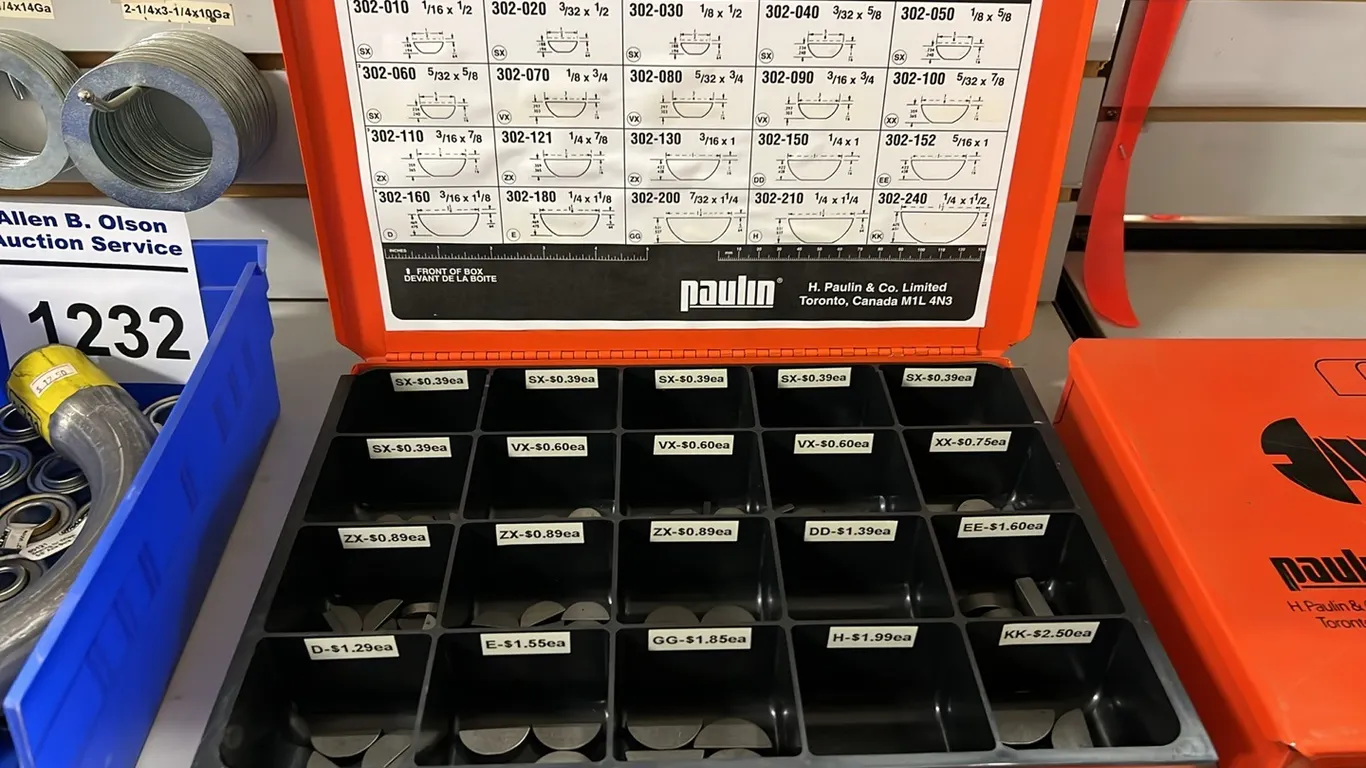 NEW/UNUSED STEEL CASE w/ SELECTION OF WOOD RUFF KEYS