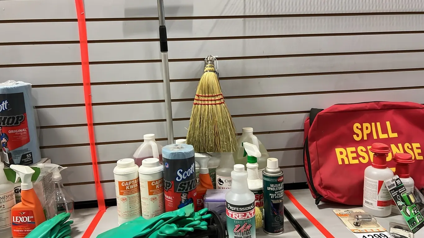 NEW /UNUSED CLEANING SUPPLIES