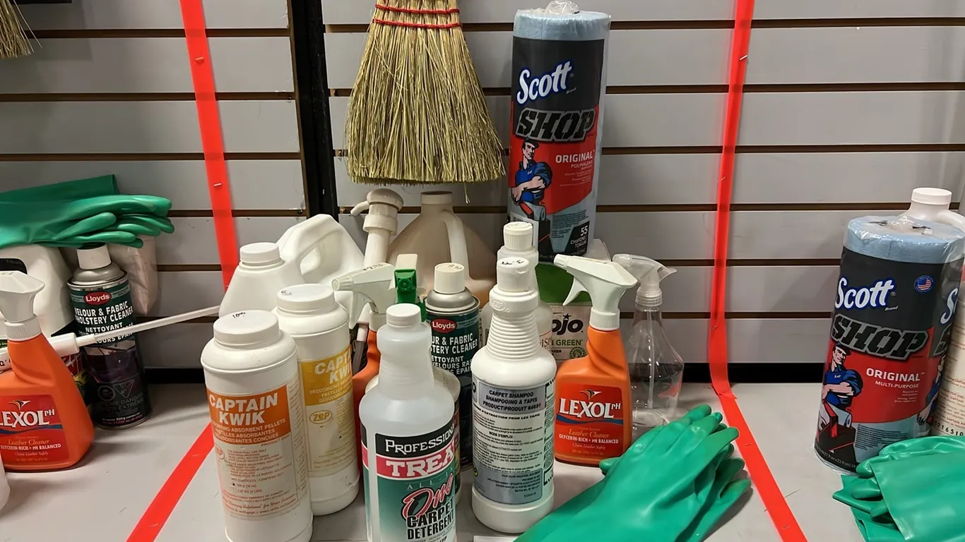 NEW/UNUSED CLEANING SUPPLIES