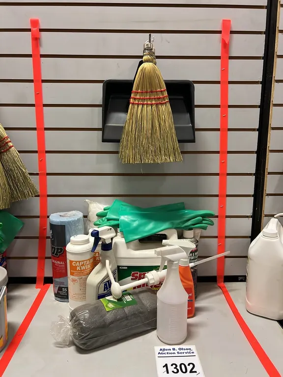 NEW/UNUSED CLEANING SUPPLIES