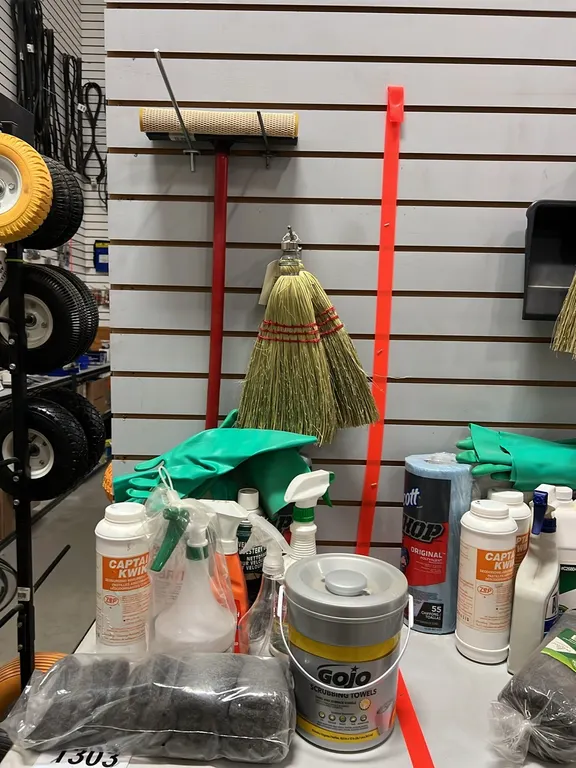 NEW/UNUSED CLEANING SUPPLIES