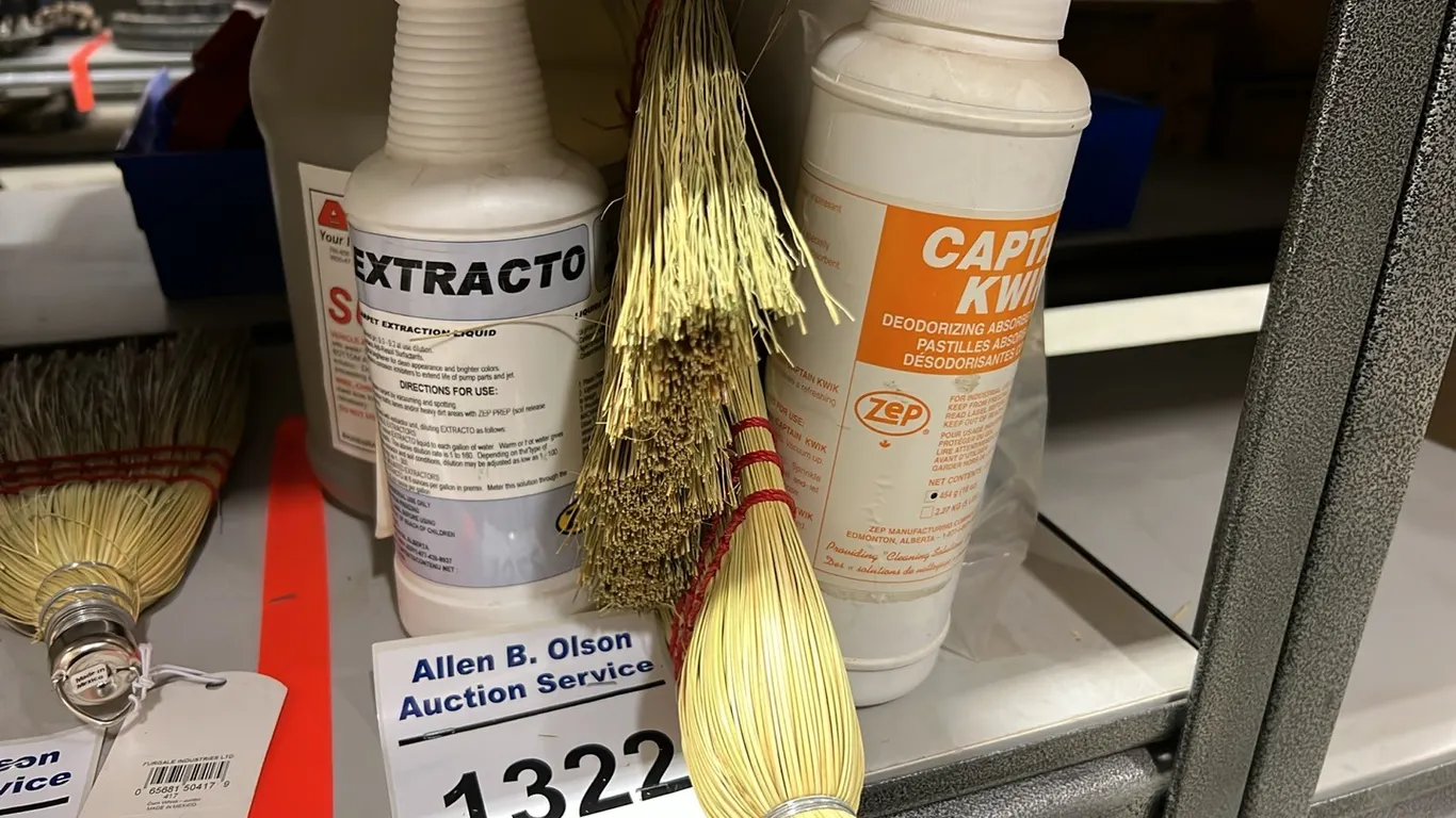 NEW/UNUSED CLEANING SUPPLIES