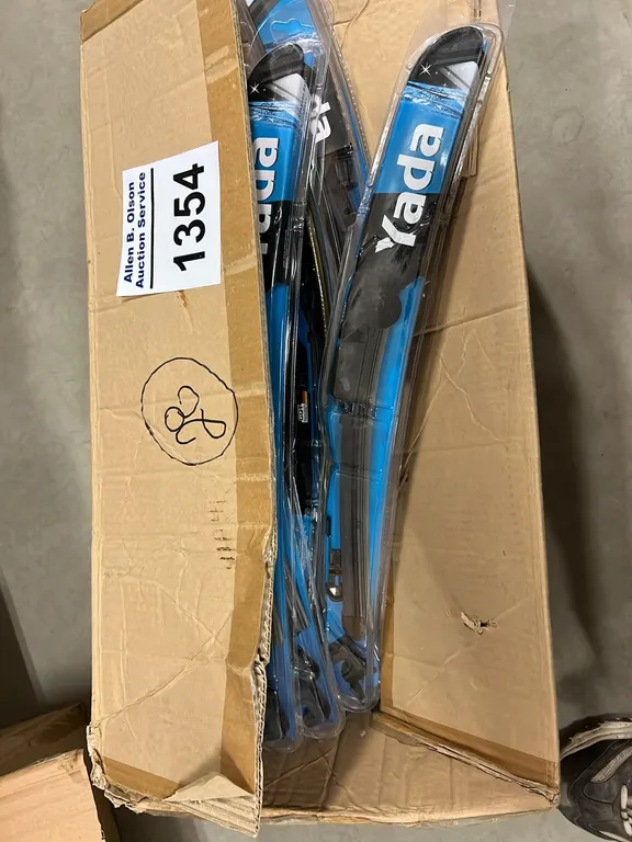 APPROX 28 - NEW/UNUSED YADA 18" WIPER BLADES