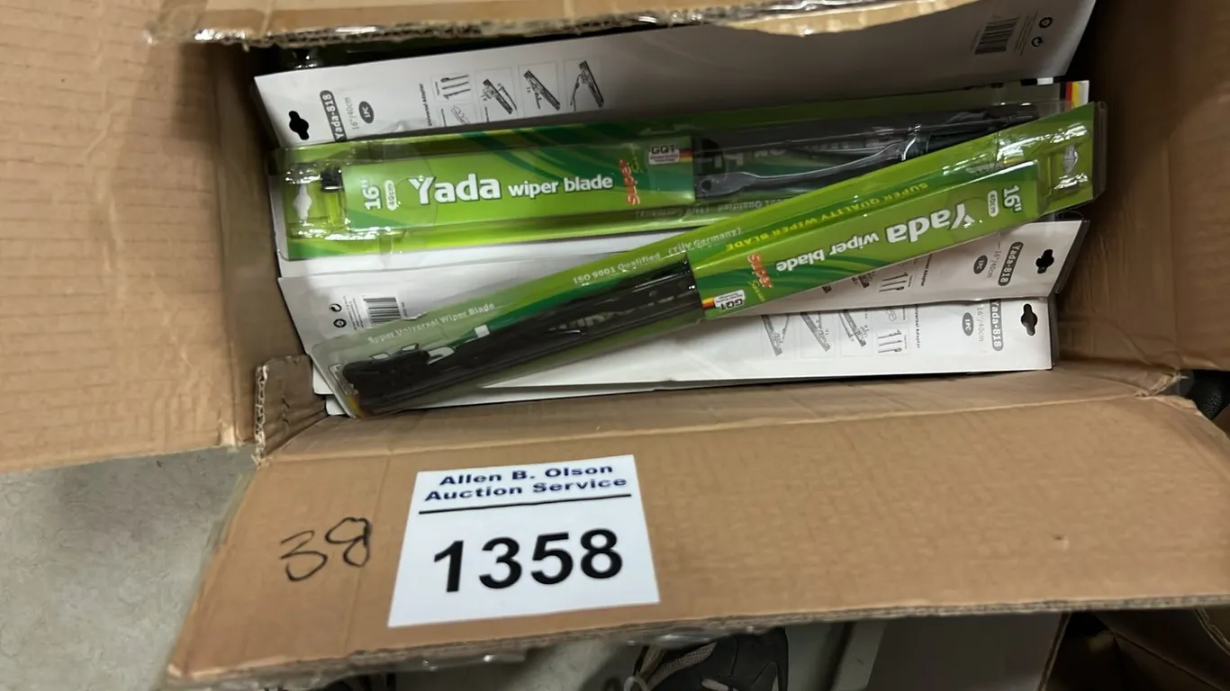 APPROX 38 - NEW/UNUSED YADA 16" WIPER BLADES