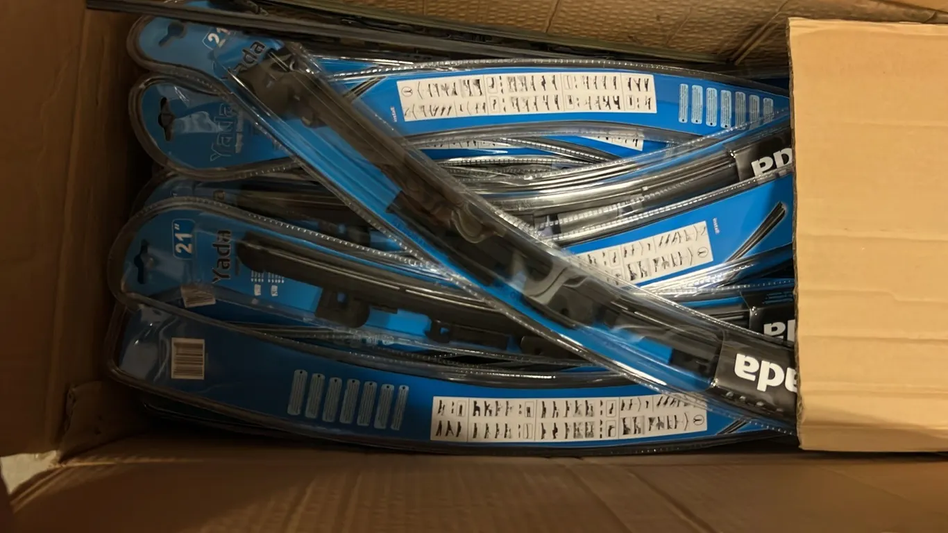 APPROX 31 - NEW/UNUSED YADA 21" WIPER BLADES