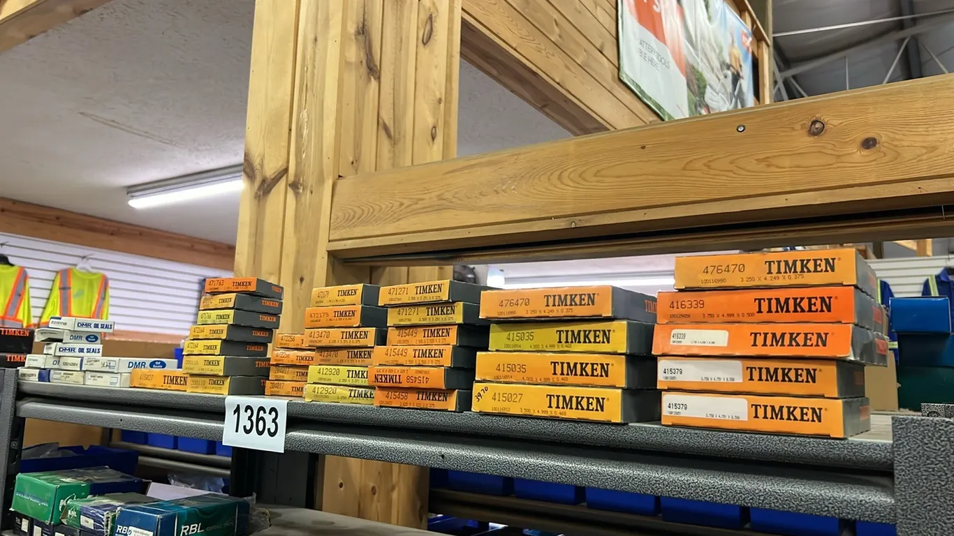 NEW/UNUSED SHELF OF ASSORT SEALS MOST ARE TIMKEN & DMR
