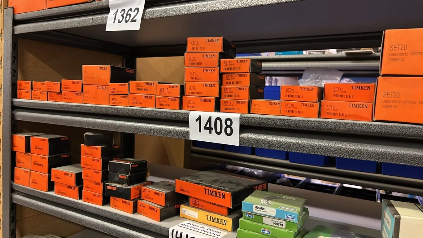 NEW/UNUSED ASSORT 32 BOXES OF BEARINGS & TRAY OF SEALS