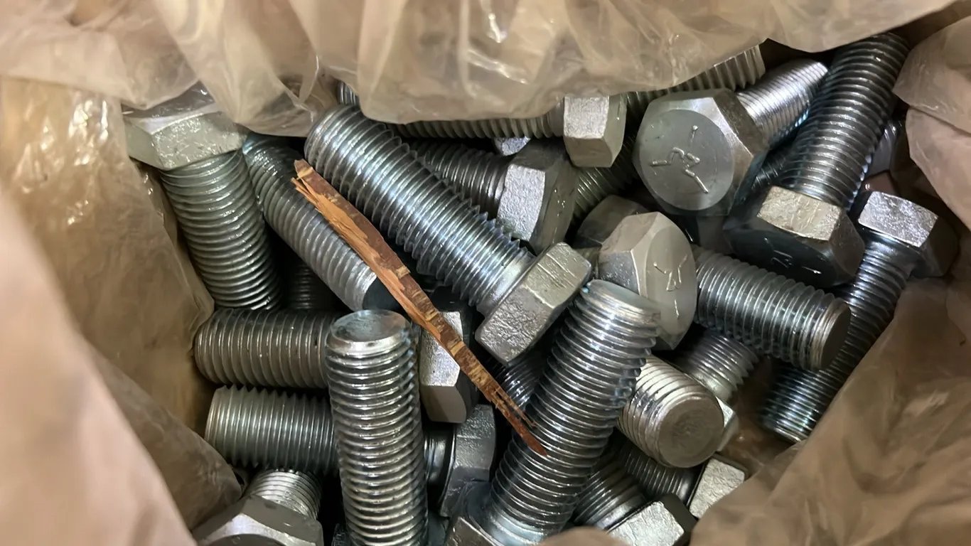 BOX OF NEW/UNUSED LARGE METRIC BOLTS