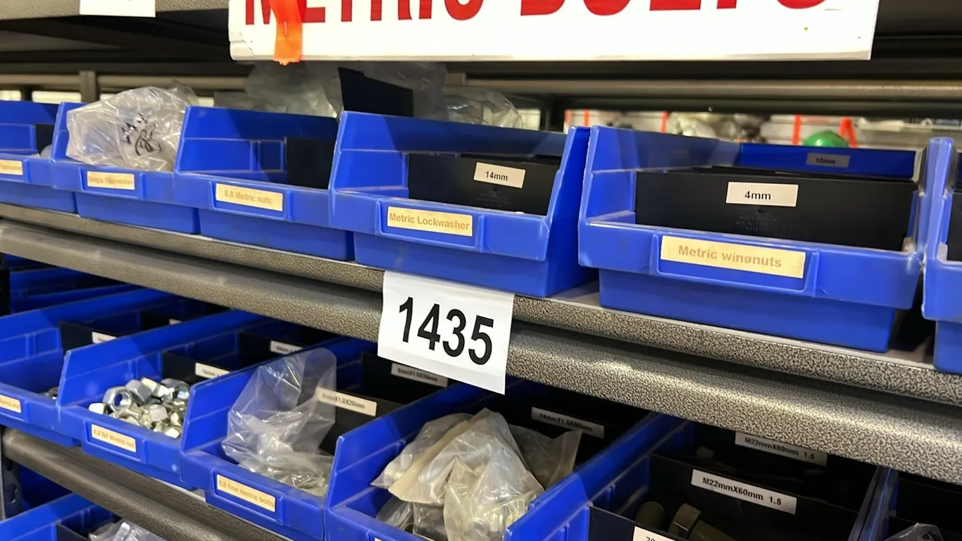 NEW/UNUSED TRAYS OF METRIC FLAT WASHERS, LOCK WASHERS, WING NUTS & NYLON LOCK NUTS