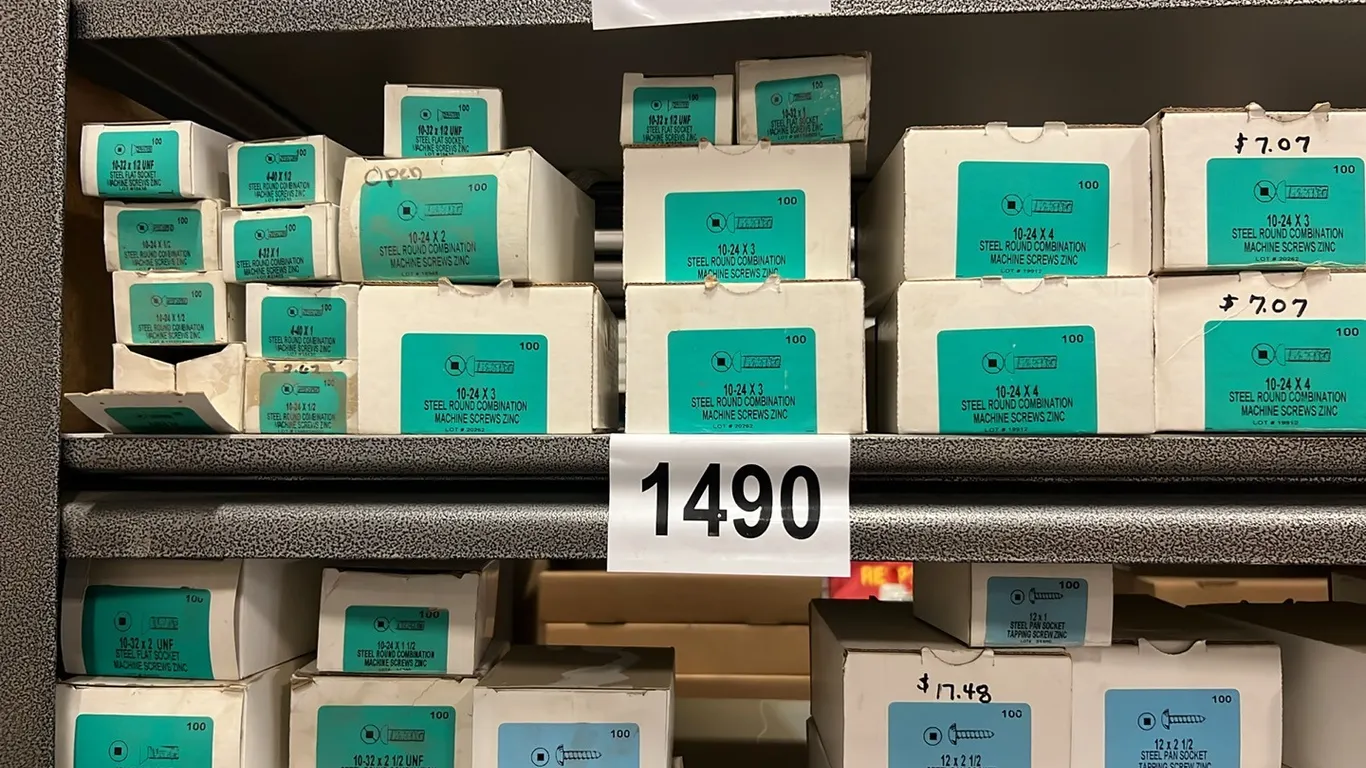 LARGE SELECTION OF NEW/UNUSED ZINC TAPPING SCREWS