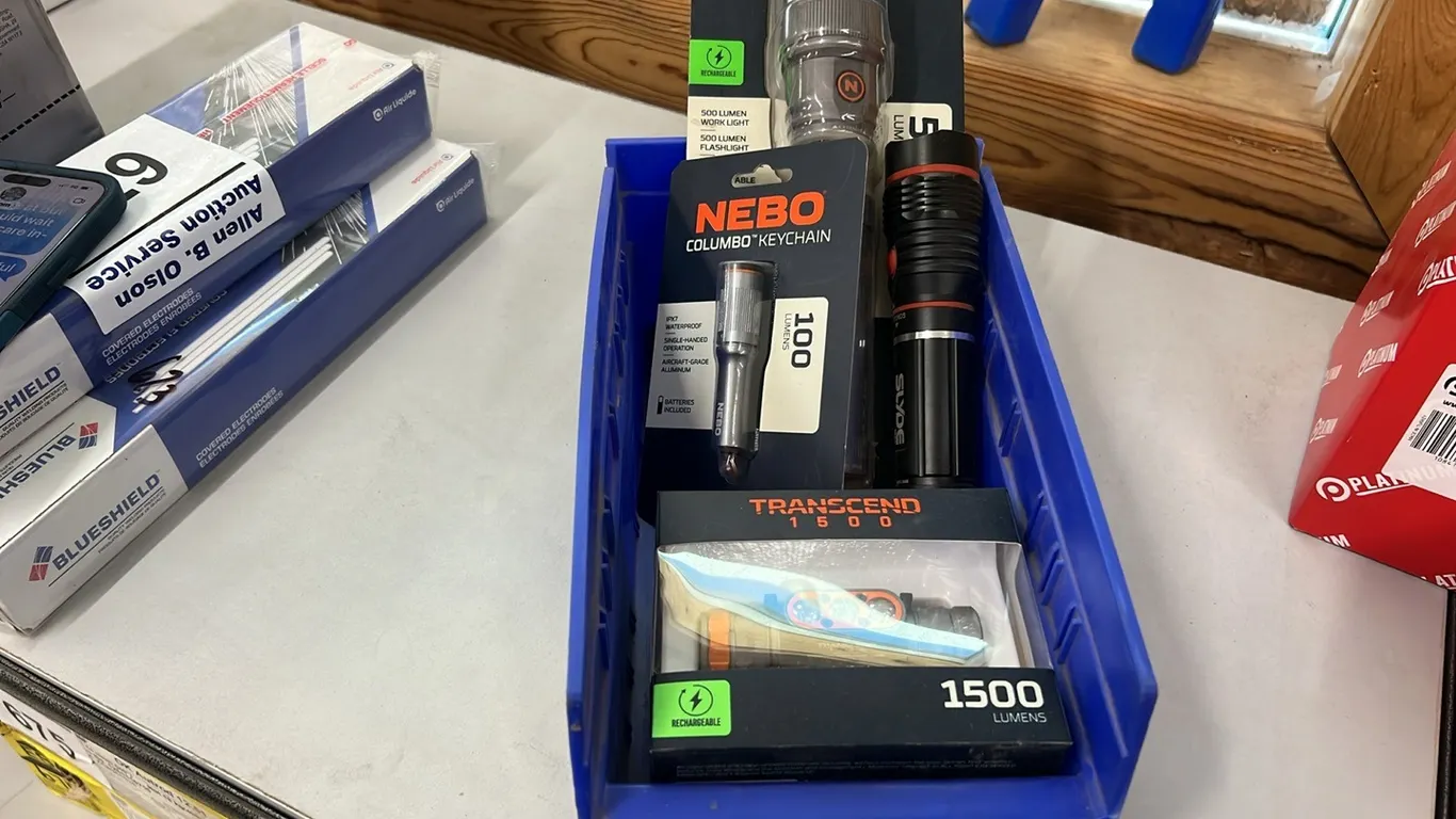 NEW/UNUSED TRAY w/ 4 - ASSORTED FLASHLIGHTS