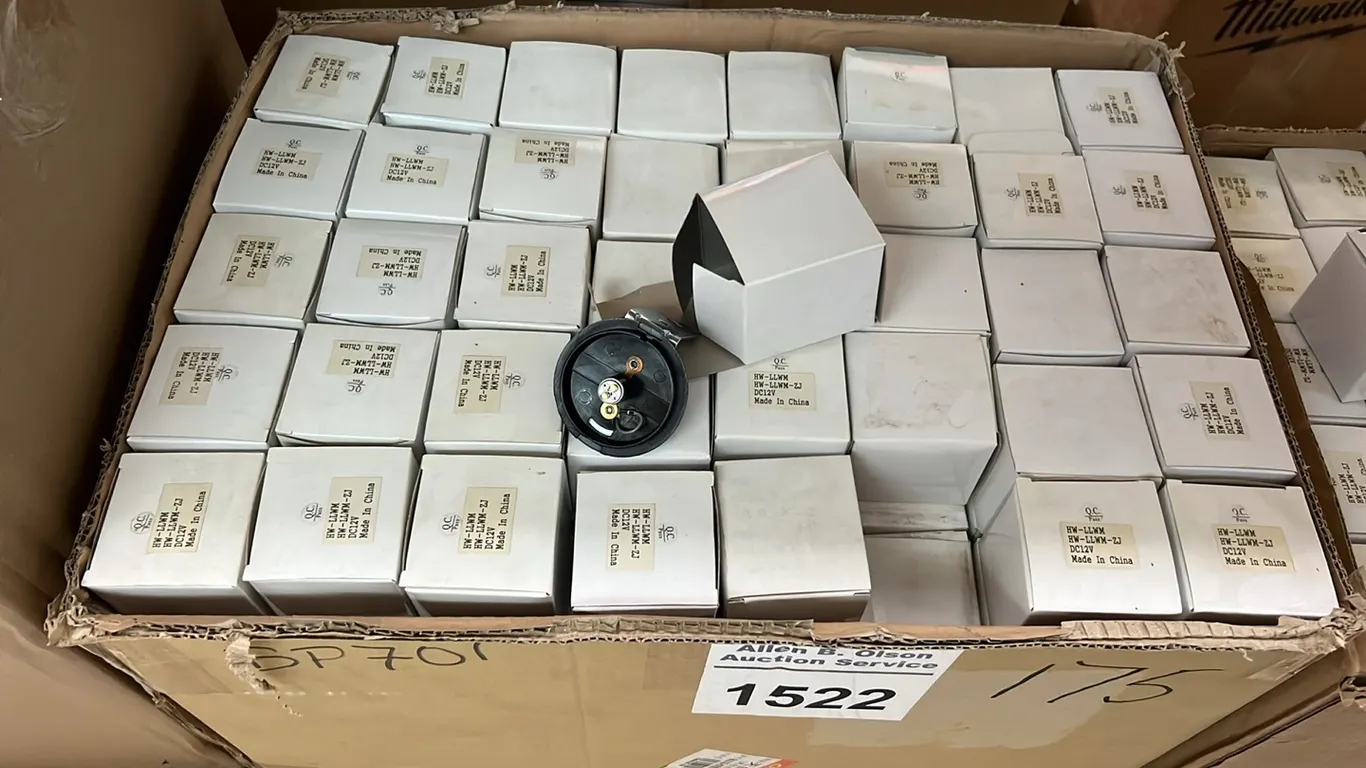 APPROX 175 - ASSORTED NEW/UNUSED LED LIGHTS & FIXTURES