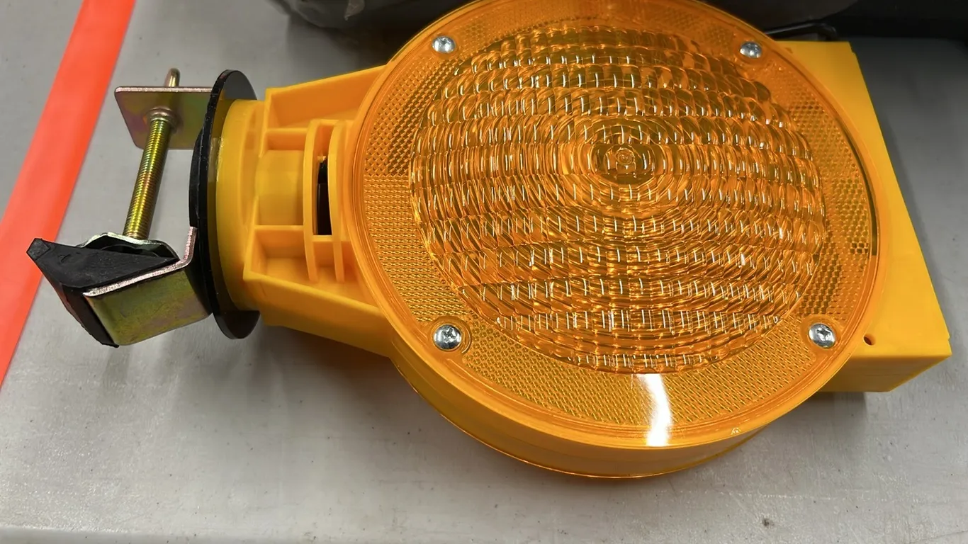 APPROX 20 - NEW/UNUSED LED EMERGENCY CLAMP ON FLASHING BARRICADE LIGHTS