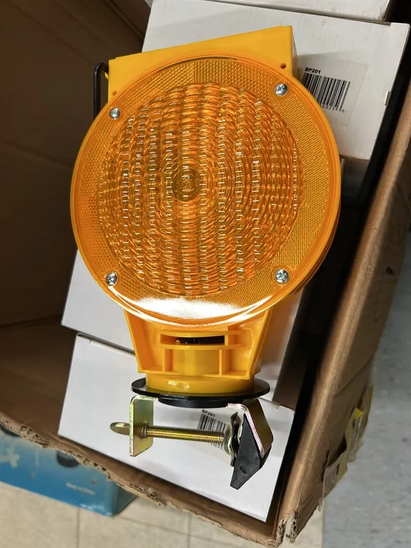 APPROX 16 - NEW/UNUSED LED EMERGENCY CLAMP ON FLASHING BARRICADE LIGHTS