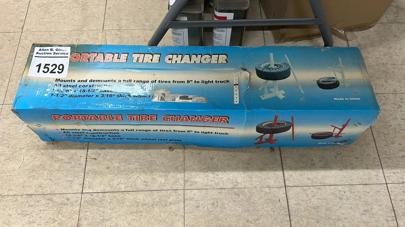 NEW/UNUSED PORTABLE MANUAL TIRE CHANGER