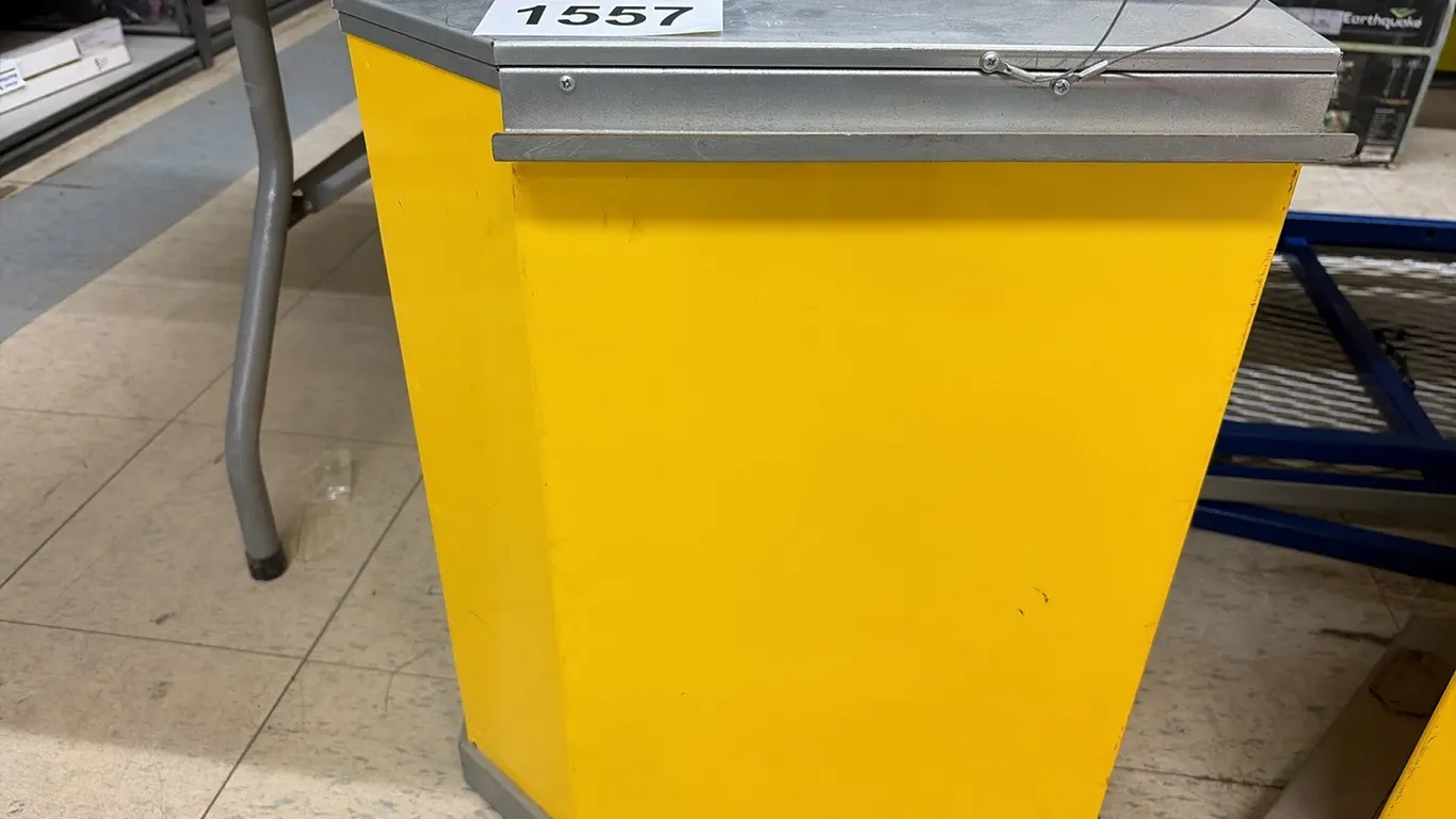 NEW/UNUSED LARGE 4 COMP. WELDING ROD OVEN - HAS BEEN USED AS STORE DISPLAY