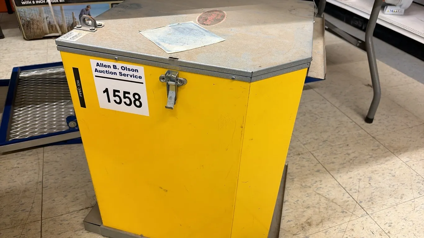 NEW/UNUSED LARGE 4 COMP. WELDING ROD OVEN - HAS BEEN USED AS STORE DISPLAY