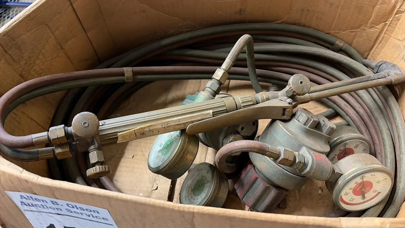 USED OXY/ACCET CUTTING TORCH w/ GAUGES & HOSE