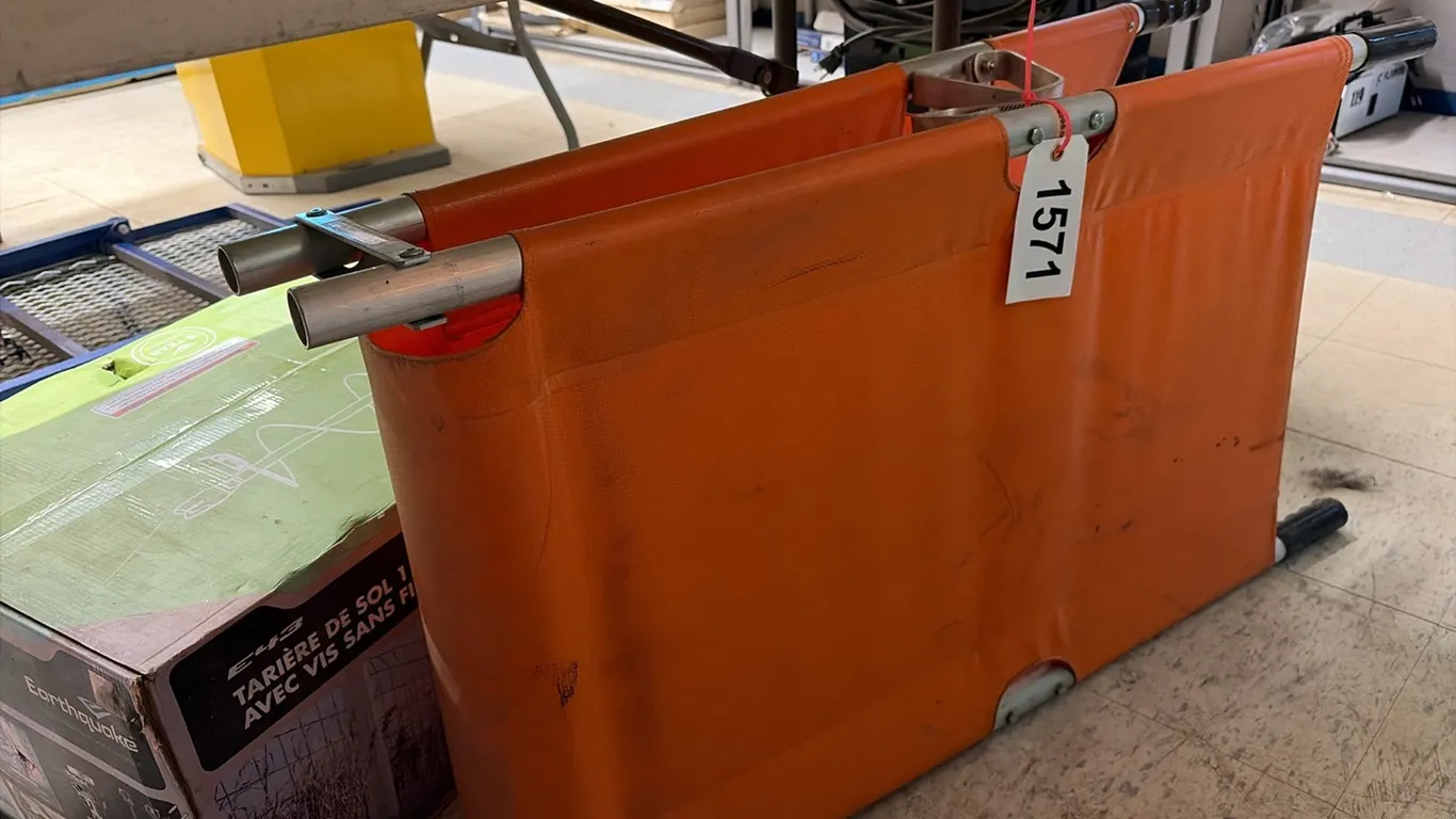 NEW/UNUSED FOLDING STRETCHER