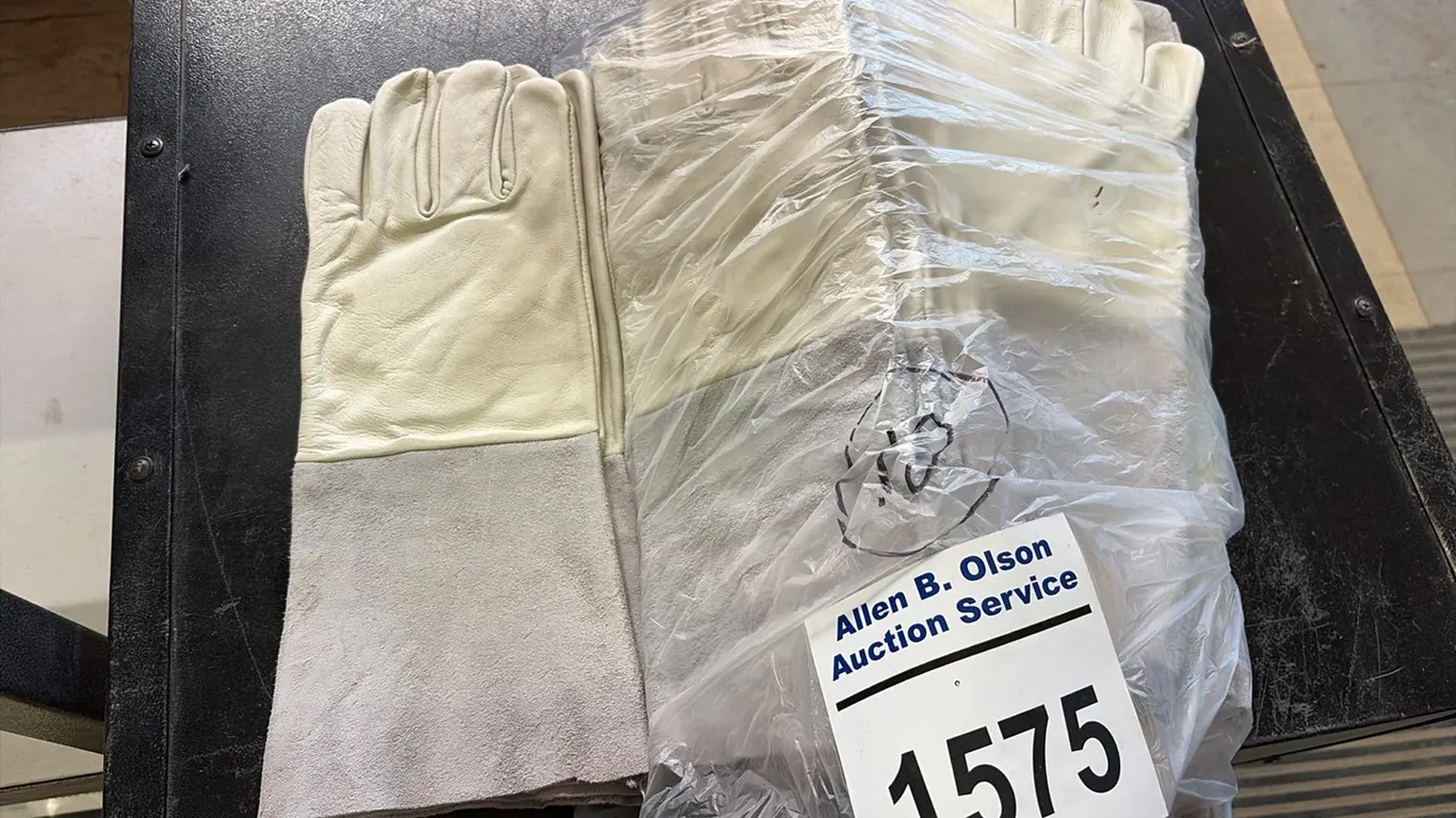 12 - NEW/UNUSED PAIRS OF WELDING GLOVES