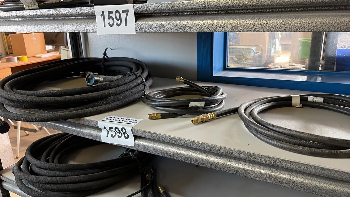 NEW/UNUSED 2 - INSULATED GARDEN HOSE & 2 - NATURAL GAS BBQ HOSES