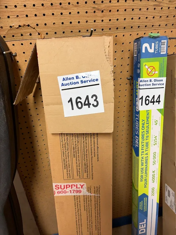 NEW/UNUSED 10 - 48" LED FLUORESCENT TUBES