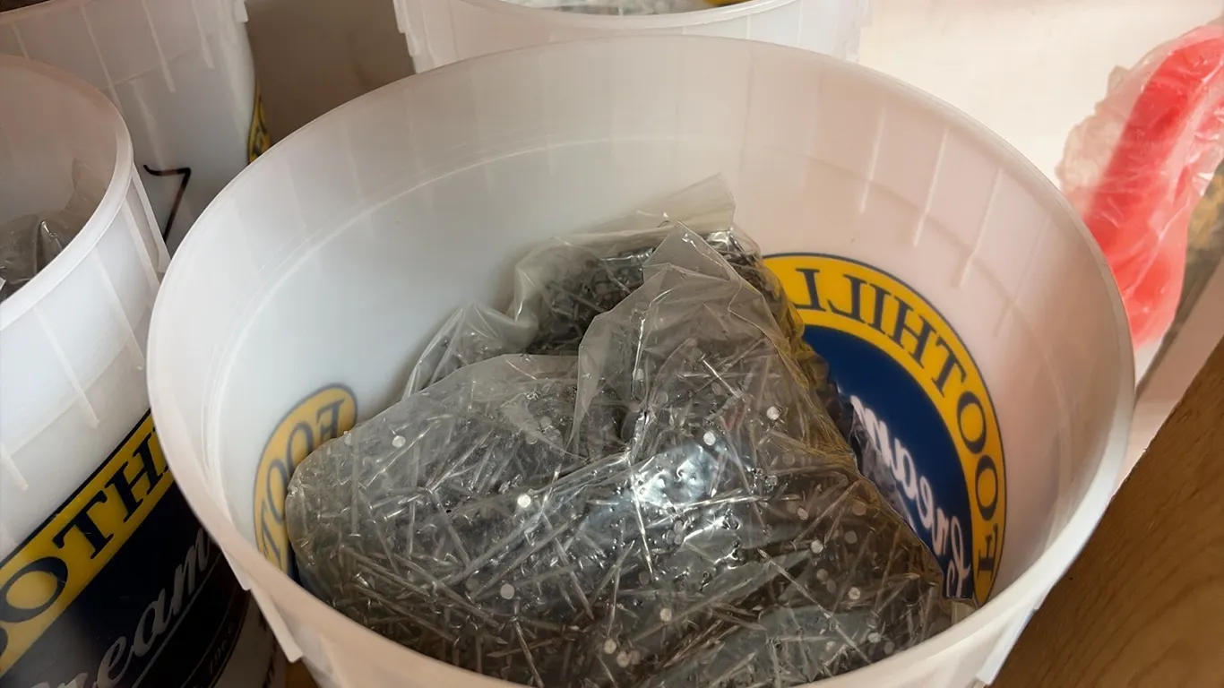 NEW/UNUSED PAIL CONSISTING 0F 4 BAGS OF 1 1/2" ARDOX NAILS & 1 - PAIL CONTSISTING OF 4 BAGS OF 1 /2" SHINGLING NAILS