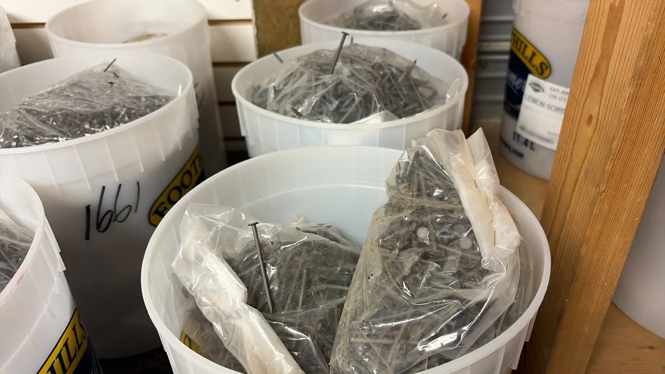 NEW/UNUSED PAIL CONSISTING OF 4 BAGS OF 2 1/2" NAILS & 2 PAILS CONSISTING OF 4 BAGS OF 3" NAILS