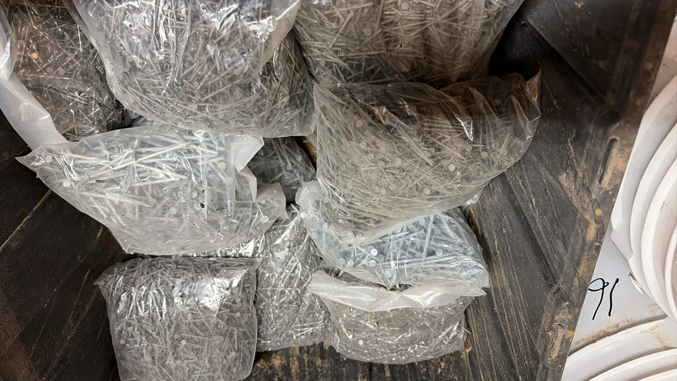 NEW/UNUSED TOTE OF 18 BAGS OF ASSORT NAILS
