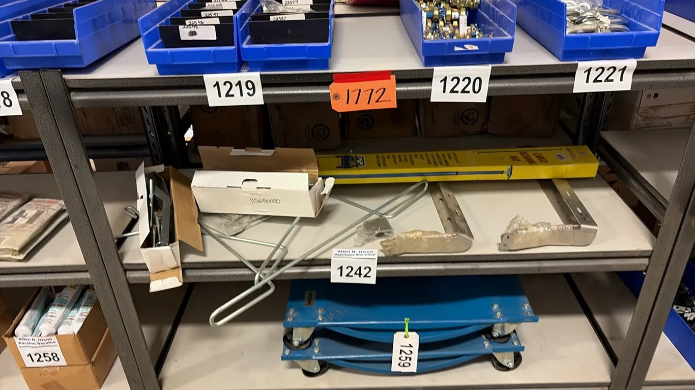 3 SHELF SHELVING UNIT 18"W x 48"L