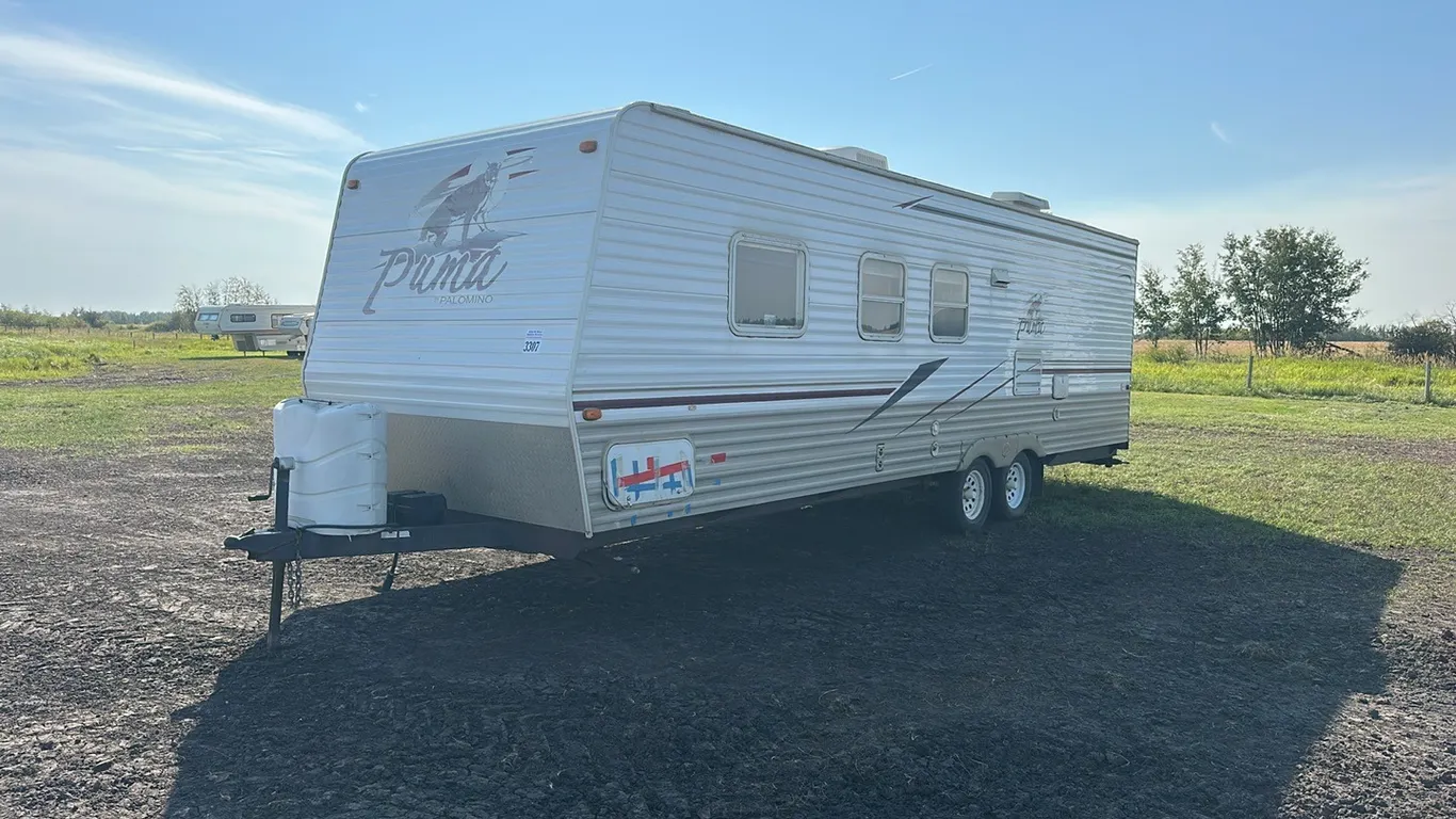 PALOMINO PUMA 27' T/A HOLIDAY TRAILER