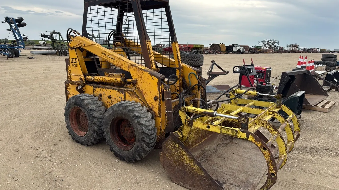 ID 0913 1737 Case Skid Steer
