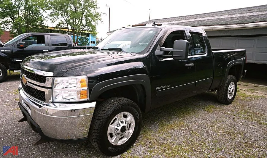 2013 Chevy 2500HD Silverado Extended Cab Pickup Truck