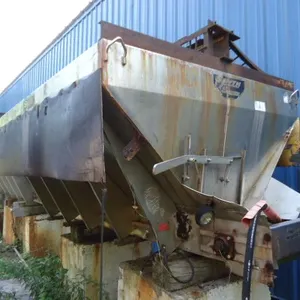 2002 Smith Stainless Steel Spreader