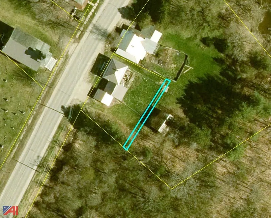 Main St, Dekalb
